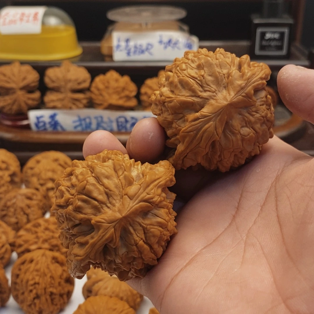 文玩核桃吊坠56尺龙鼎