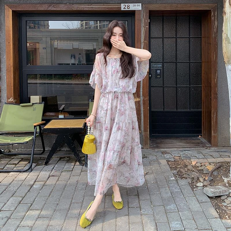 粉色碎花连衣裙女2025夏季新款法式甜美优雅露肩荷叶边温柔风长裙