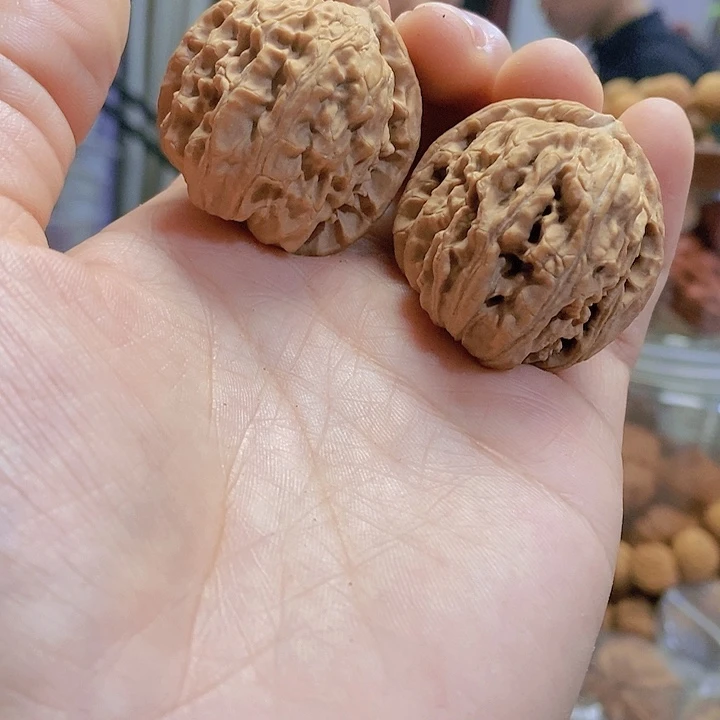 【闪购商品】文玩核桃把件35白狮子油