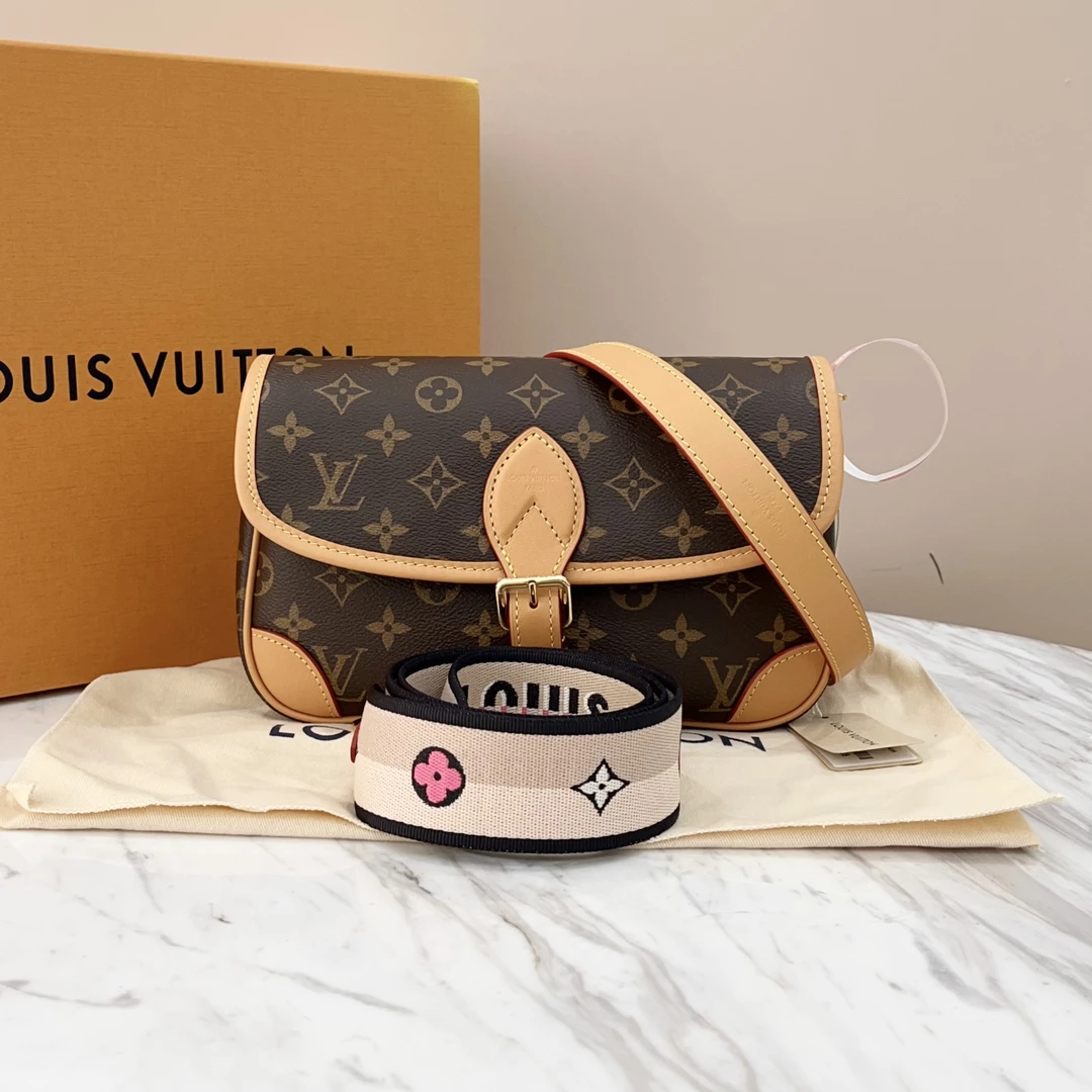 未使用 LouisVuitton/路易威登 Lv黑肩带法棍 芯片款  约24*15