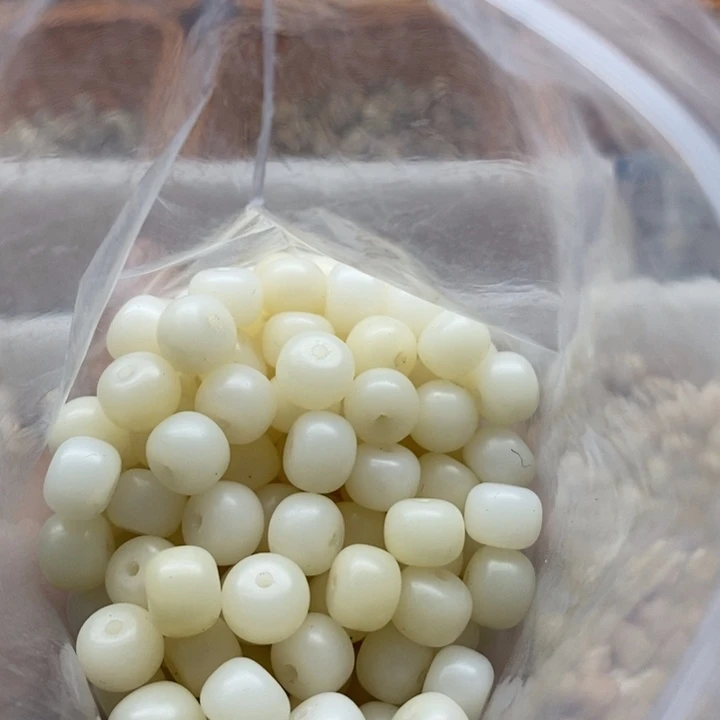 白玉菩提吊坠瑕疵10-8白玉墩300颗