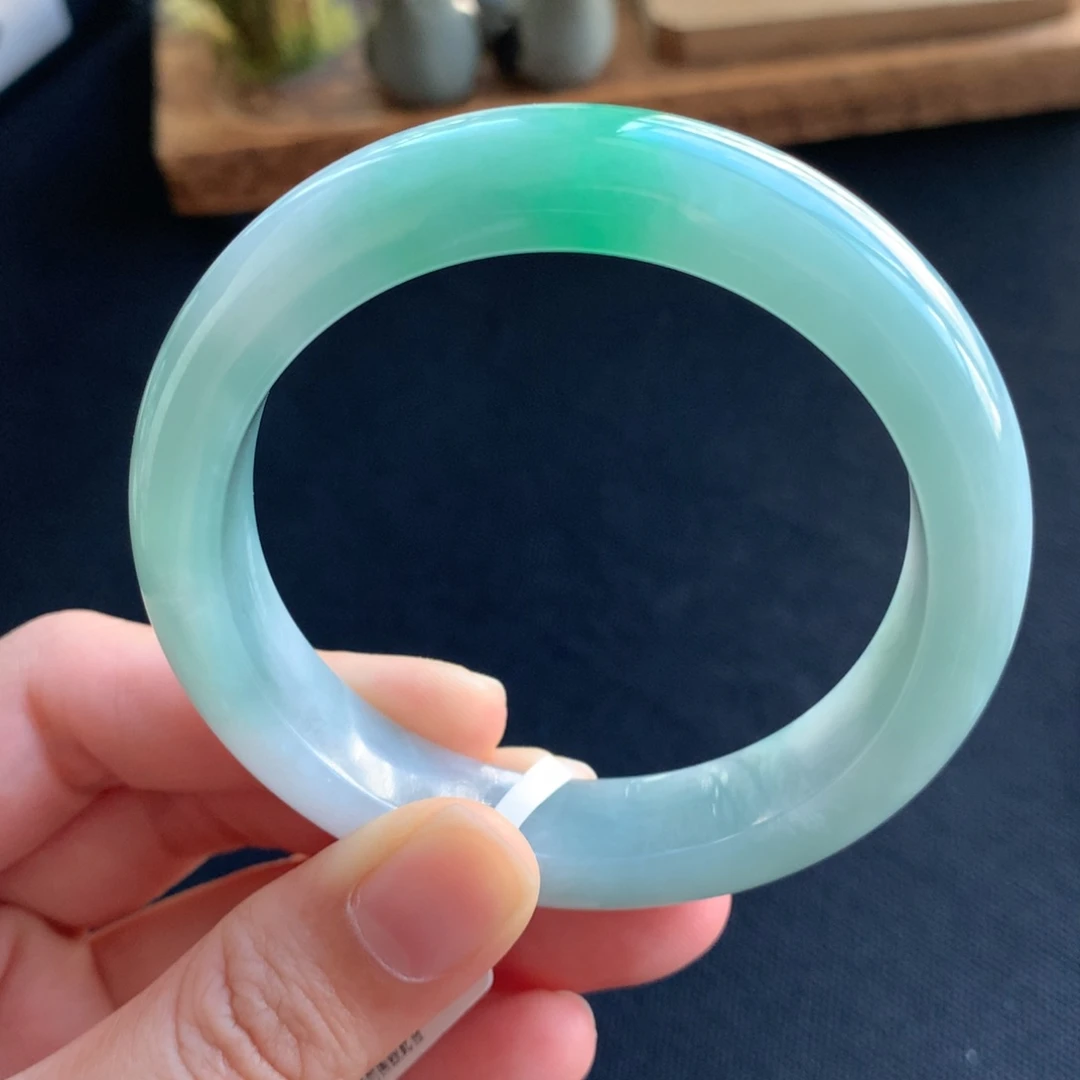 翡翠未镶嵌手镯翡翠