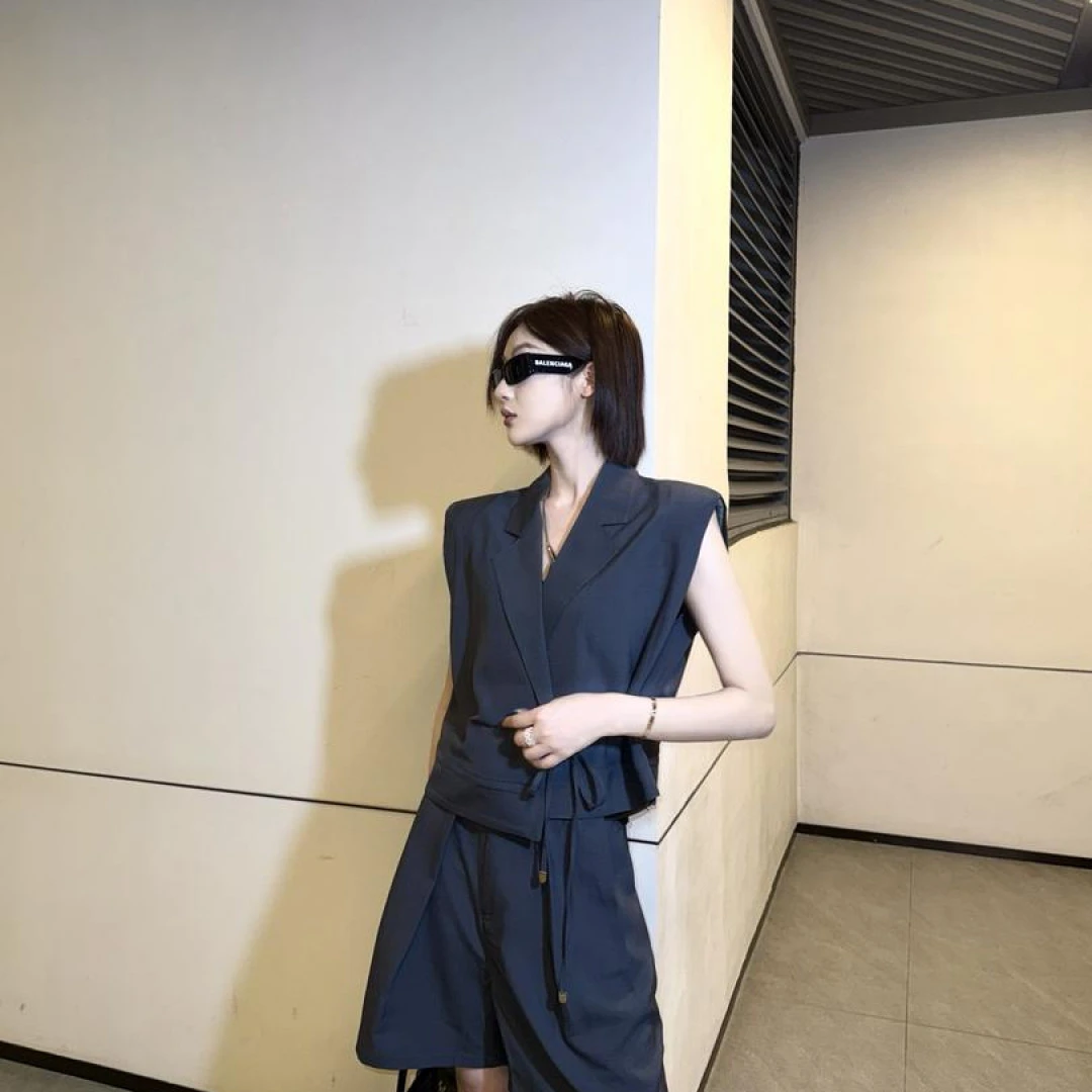 邓蕾婷【夏日氛围】夏季新款绑带设计洋气上衣轻奢高级气质短裤套装