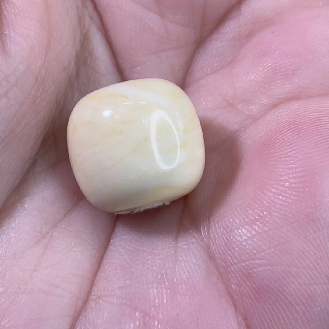 桃***1蜜蜡未镶嵌裸石R301