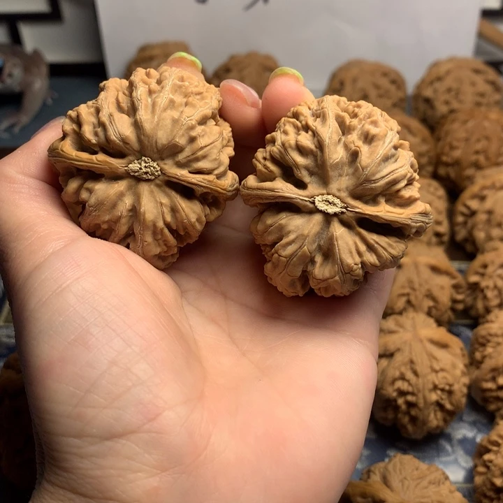 吊坠文玩核桃犄****着粗筋