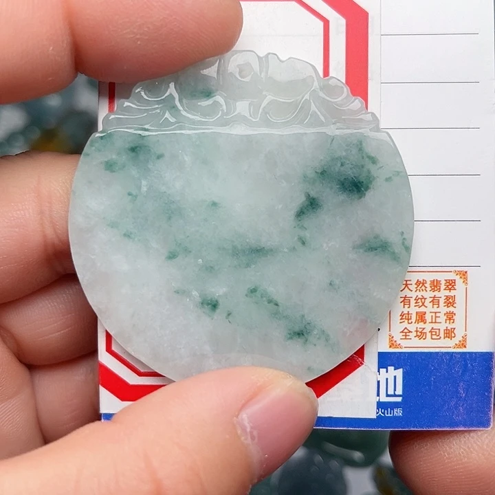 翡翠颈饰未镶嵌无事牌 飘蓝花