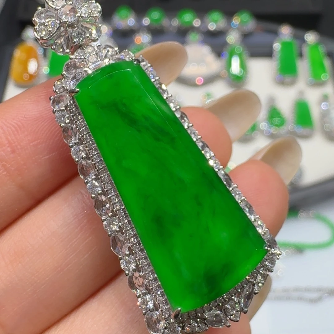 翡翠18K金镶嵌颈饰收到货48小时鉴赏期