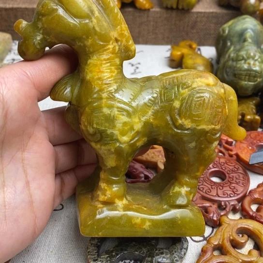 蛇纹石玉未镶嵌颈饰