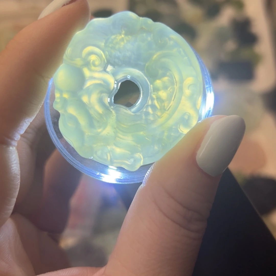 蛇纹石玉颈饰合金