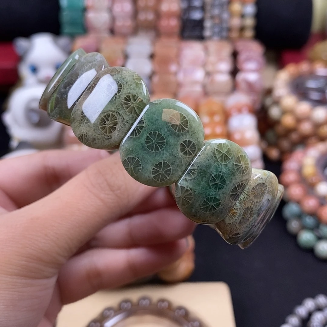 囤***球硅化珊瑚（珊瑚玉）未镶嵌手牌