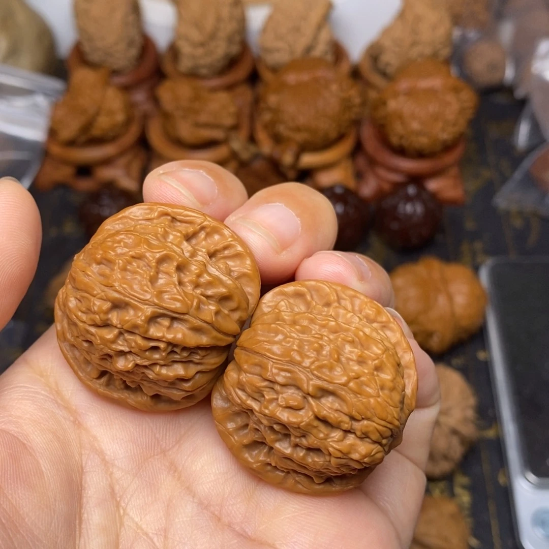 文玩核桃把件山地磨盘全品33。
