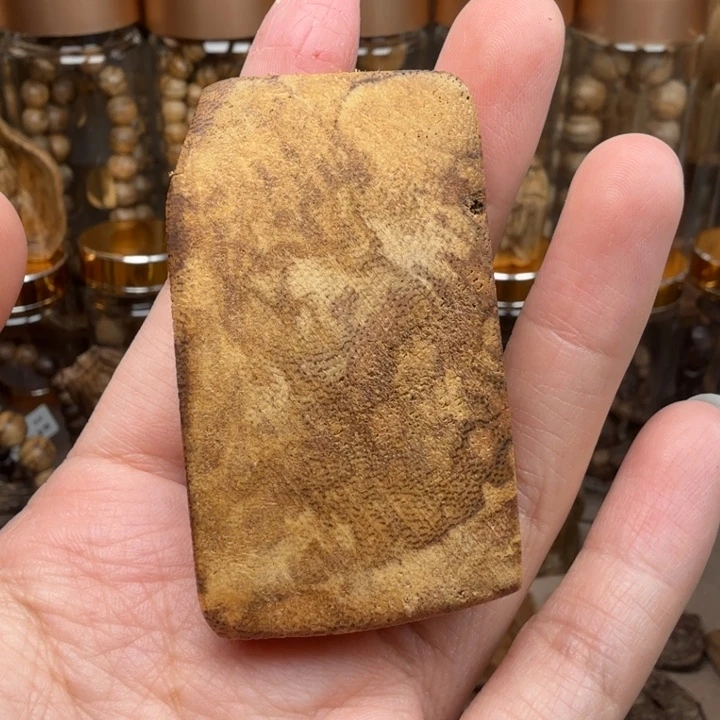 沉香沉香碎屑马泥涝沉香无事牌8.2克