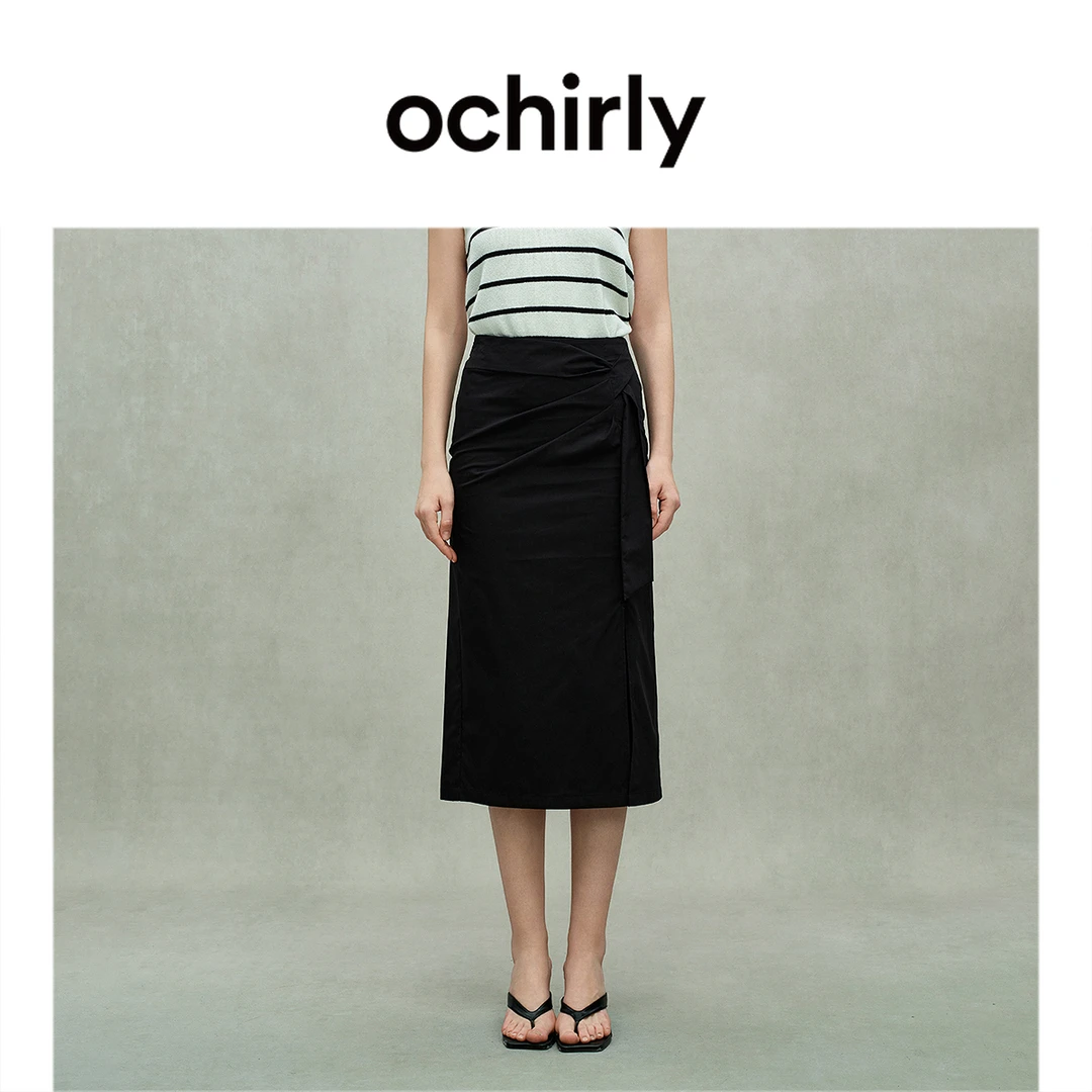 ochirly欧时力 立体褶饰直筒半身裙开衩高级感2025夏季新款流光风