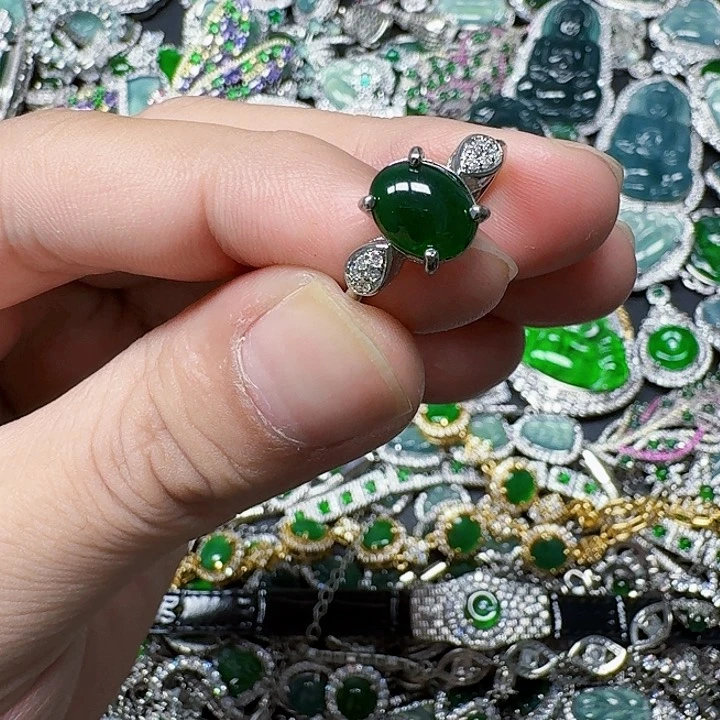 翡翠颈饰未镶嵌天然A货翡翠放漏
