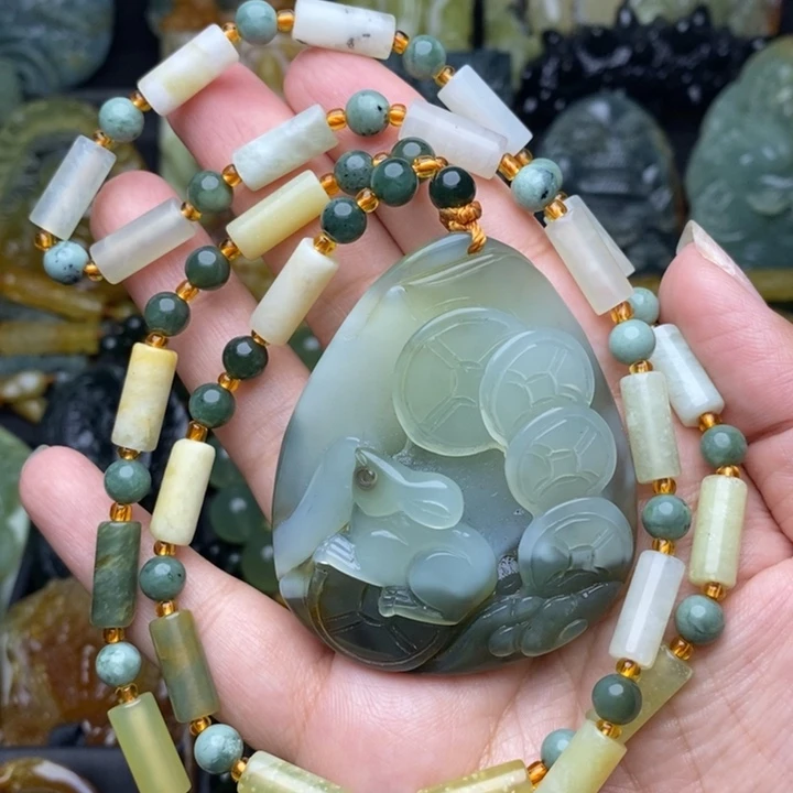 蛇纹石玉未镶嵌颈饰