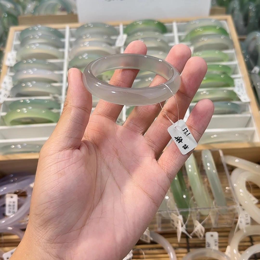玛瑙/玉髓未镶嵌手镯圈口57.1