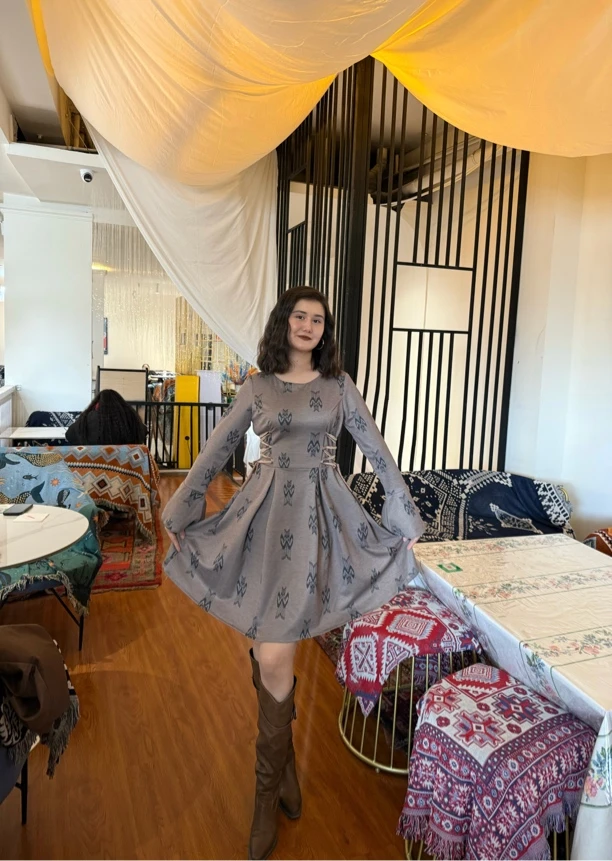 秋款公主风圆领收腰短款连衣裙