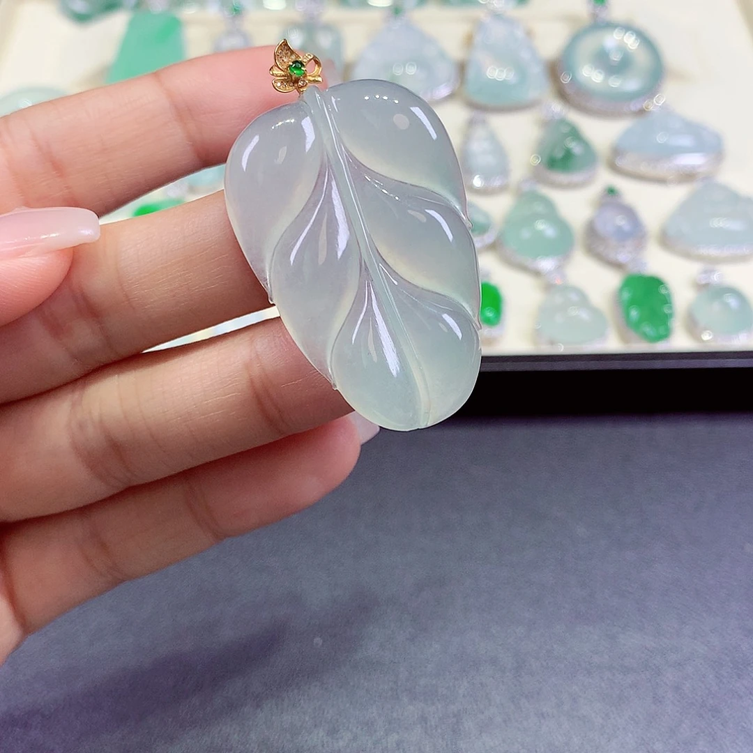 翡翠18K金镶嵌颈饰翡翠