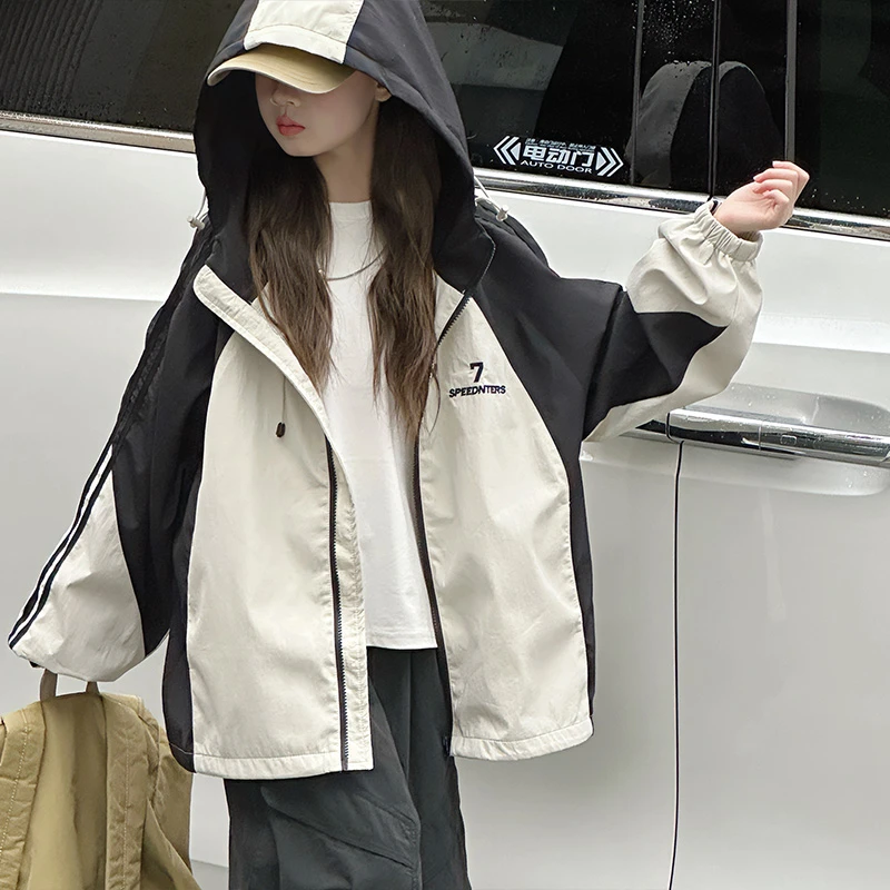 女童秋季韩版休闲冲锋衣2025新款儿童洋气中大童拼色连帽刺绣外套
