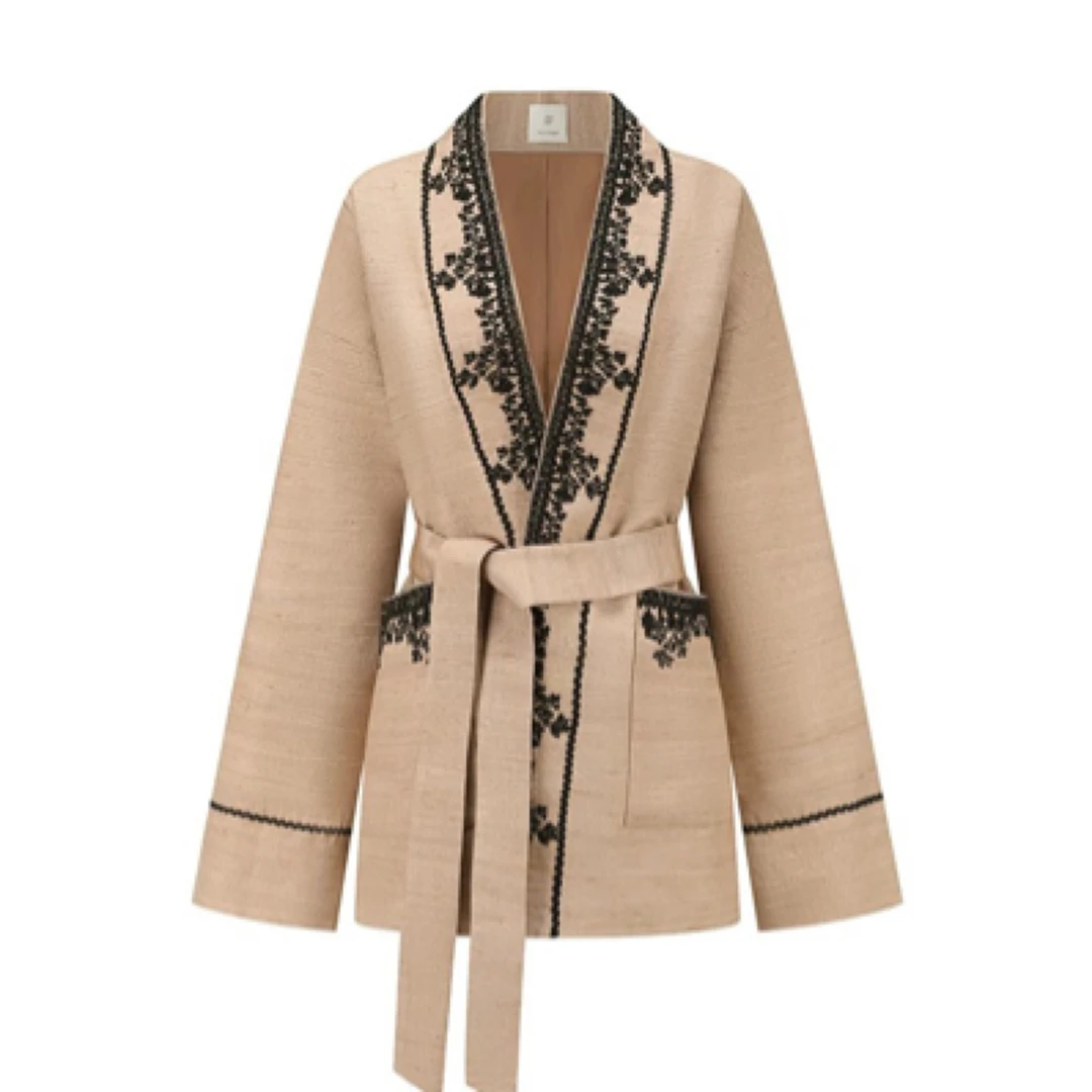 Into The East己印柞蚕丝手工钉珠短外套