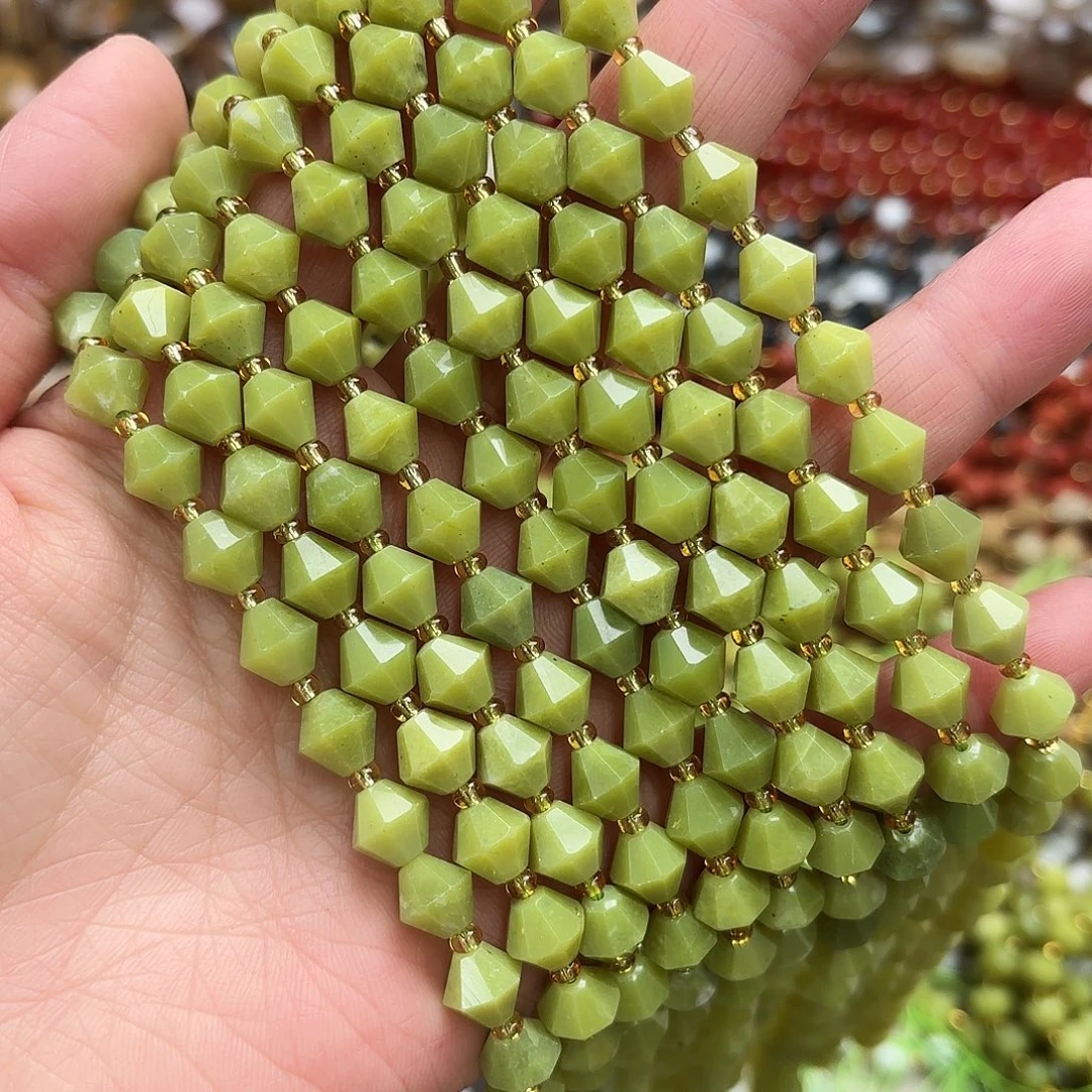 玛瑙/玉髓未镶嵌珠宝半成品卡8岫玉塔切一条