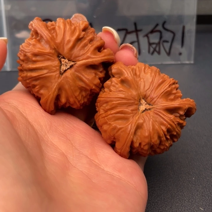 一***哈吊坠文玩核桃白狮子