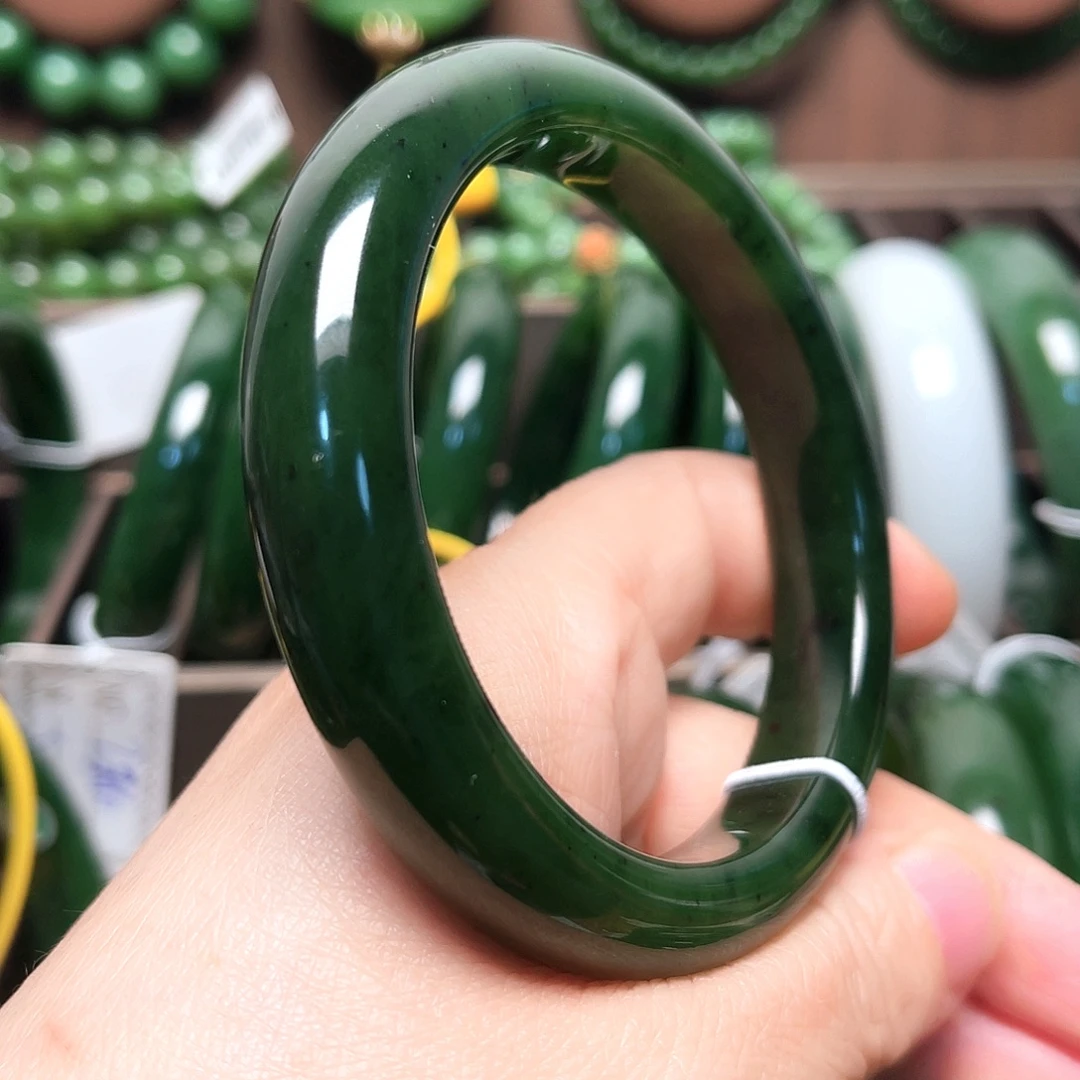 和田玉（碧玉）未镶嵌手镯