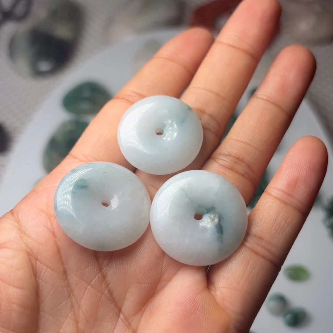 白***水颈饰未镶嵌翡翠翡翠平安扣，多样性，拍一发一