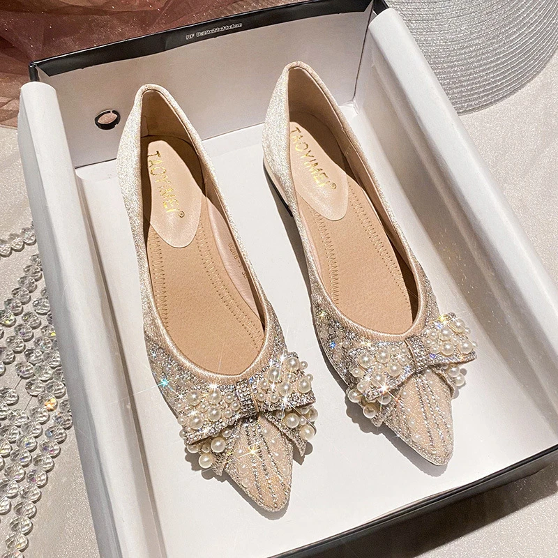 尖头单鞋女新款轻奢粗跟浅口水钻珍珠蝴蝶结气质女鞋四季软底舒适