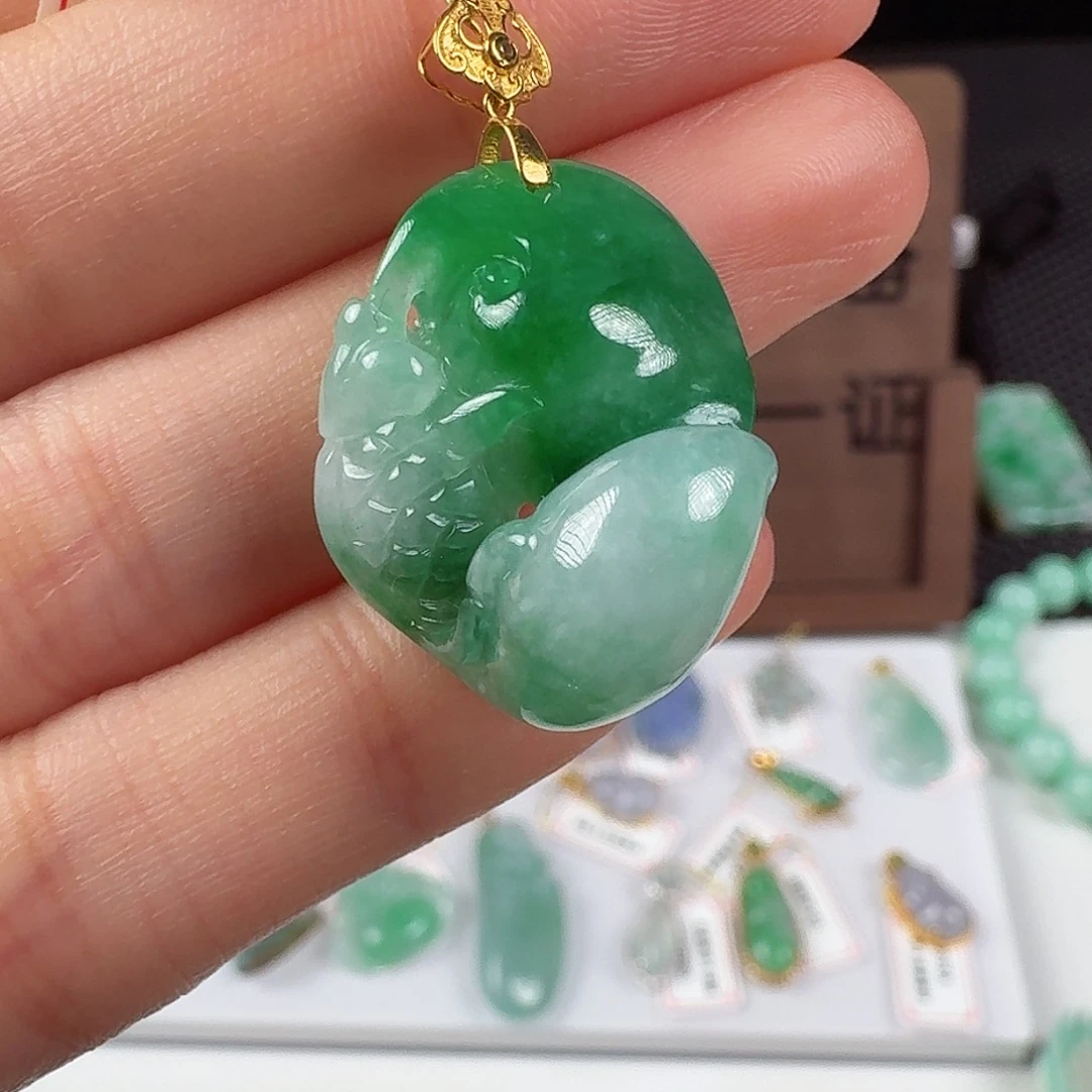 翡翠18K金镶嵌颈饰