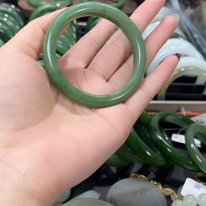 3***7和田玉未镶嵌手镯55圈口