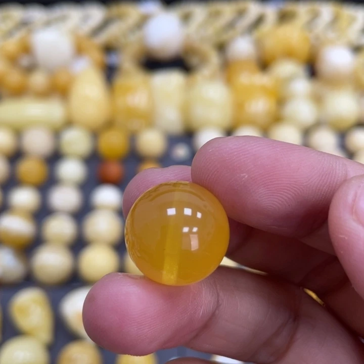 蜜蜡未镶嵌裸石16mm瑕疵焦皮