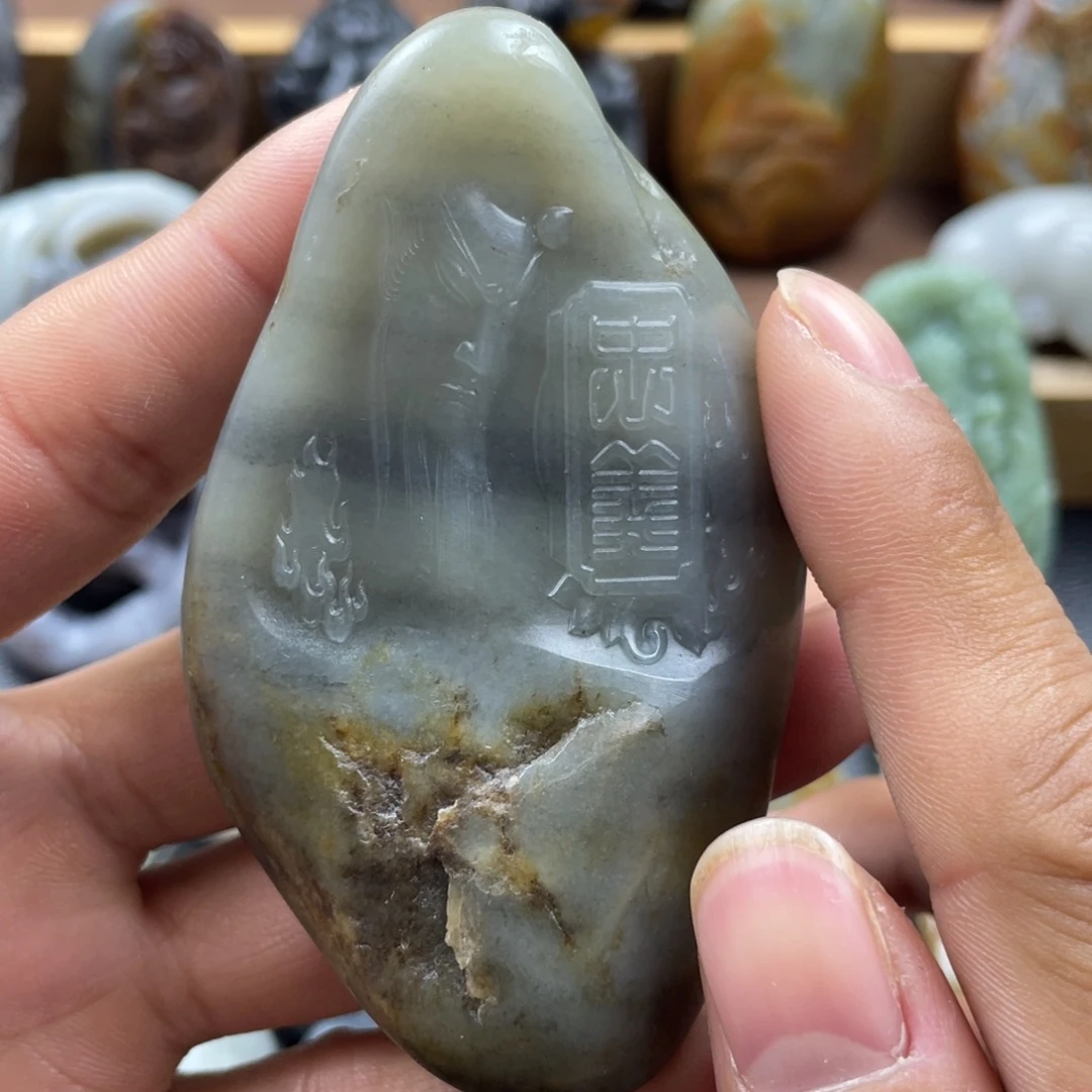 和田玉未镶嵌把件