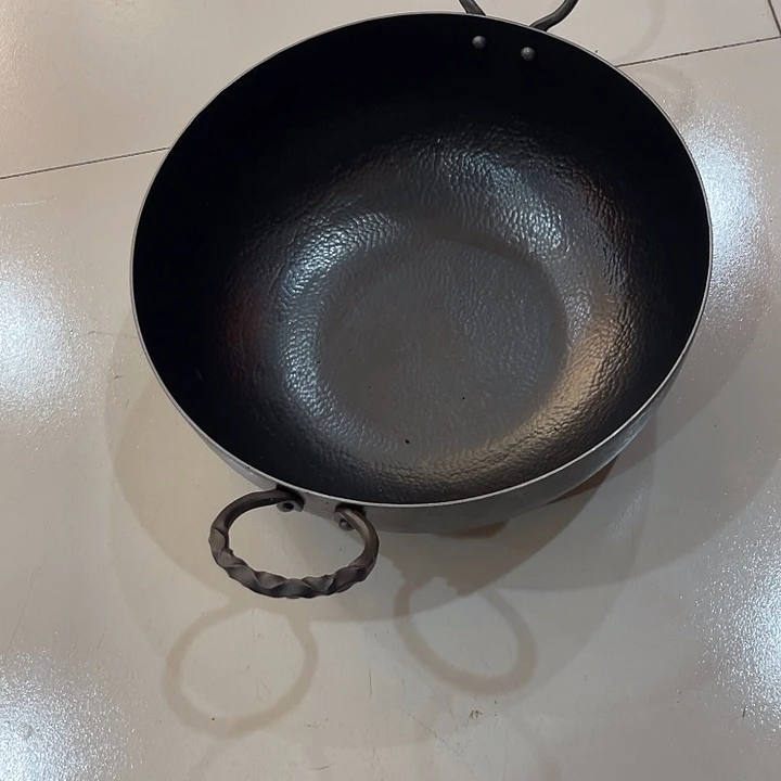 鲁***彤熟铁30双耳炖锅微瑕特价不退不换