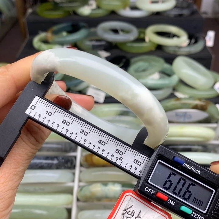 蛇纹石玉未镶嵌手镯572