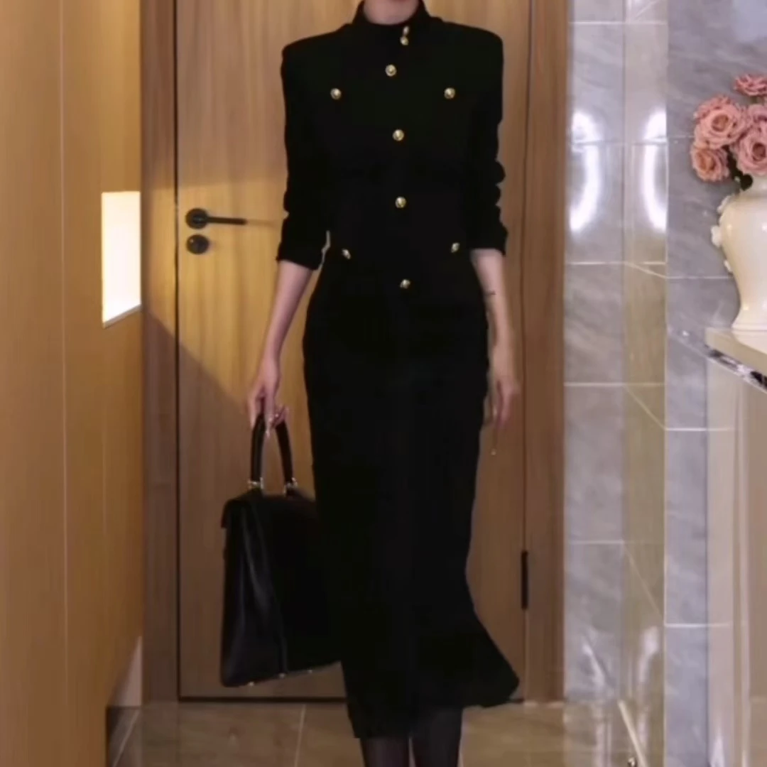 高级感时尚黑色包臀裙2024秋冬新款气质轻奢修身立领纽扣裙子3296