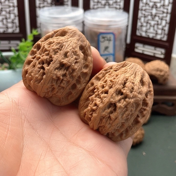 文玩核桃吊坠带鱼