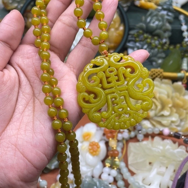 蛇纹石玉吊坠合金