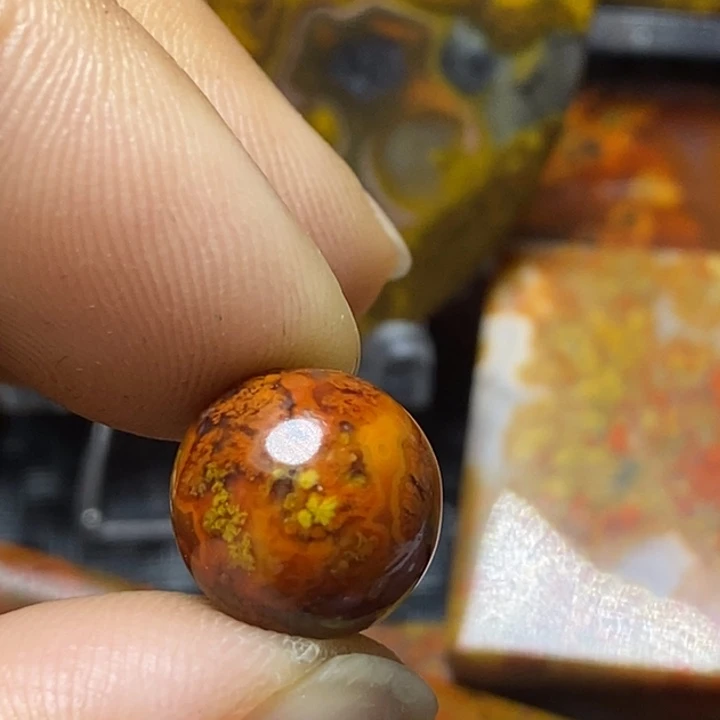 玛瑙/玉髓颈饰未镶嵌落*