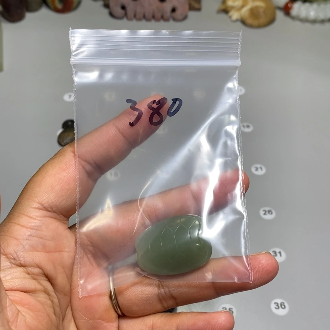 颈饰未镶嵌透闪石质玉玉*贝