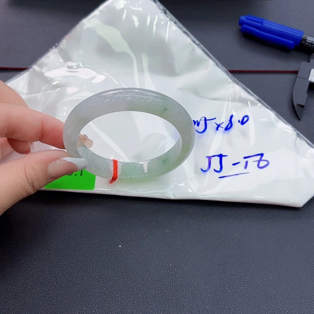 翡翠手镯未镶嵌手镯