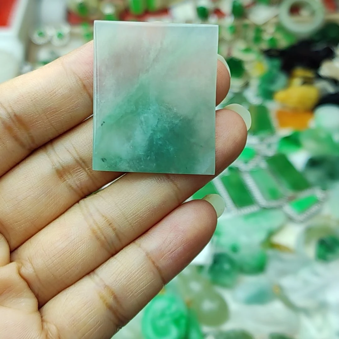 翡翠未镶嵌颈饰4