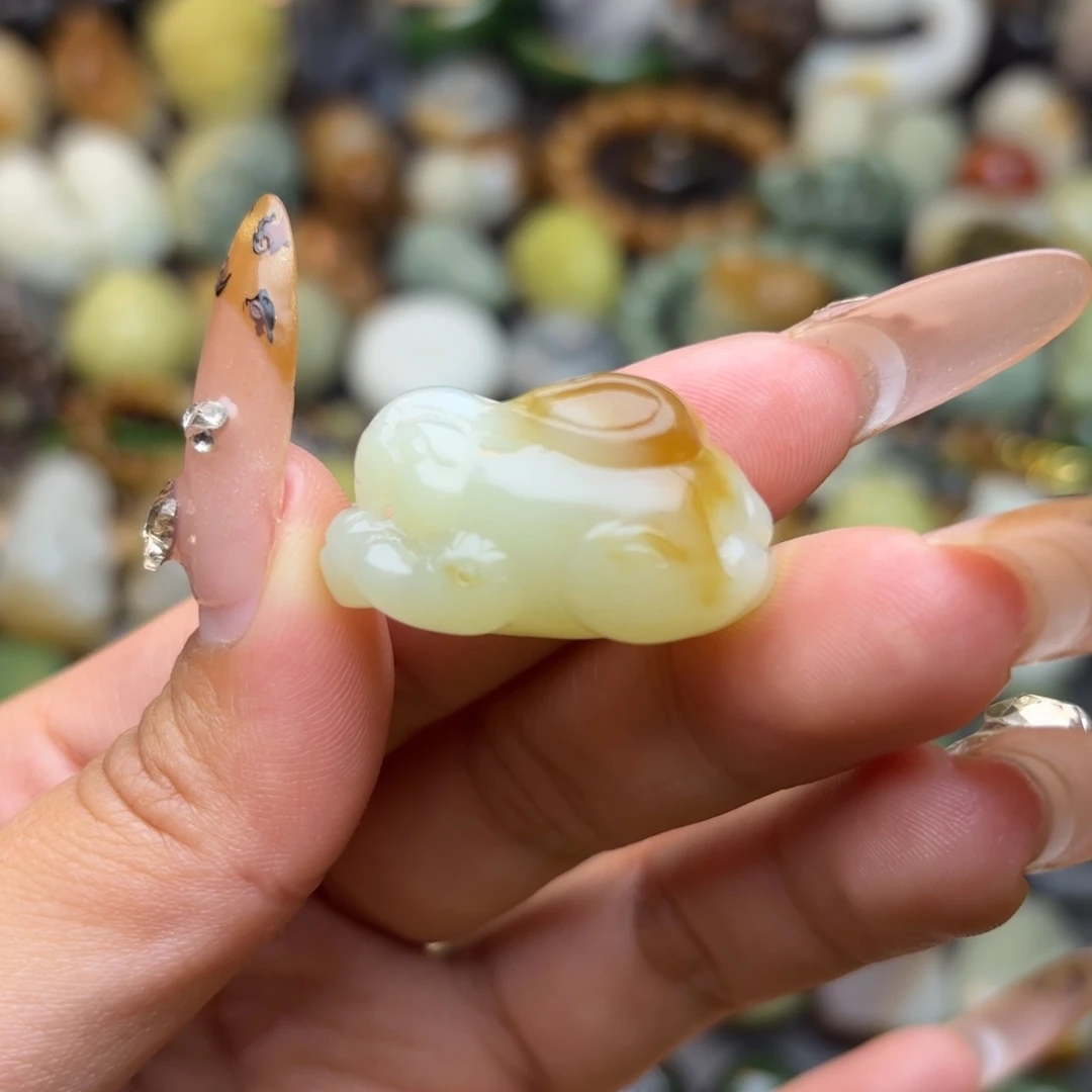 腰***球和田玉未镶嵌颈饰