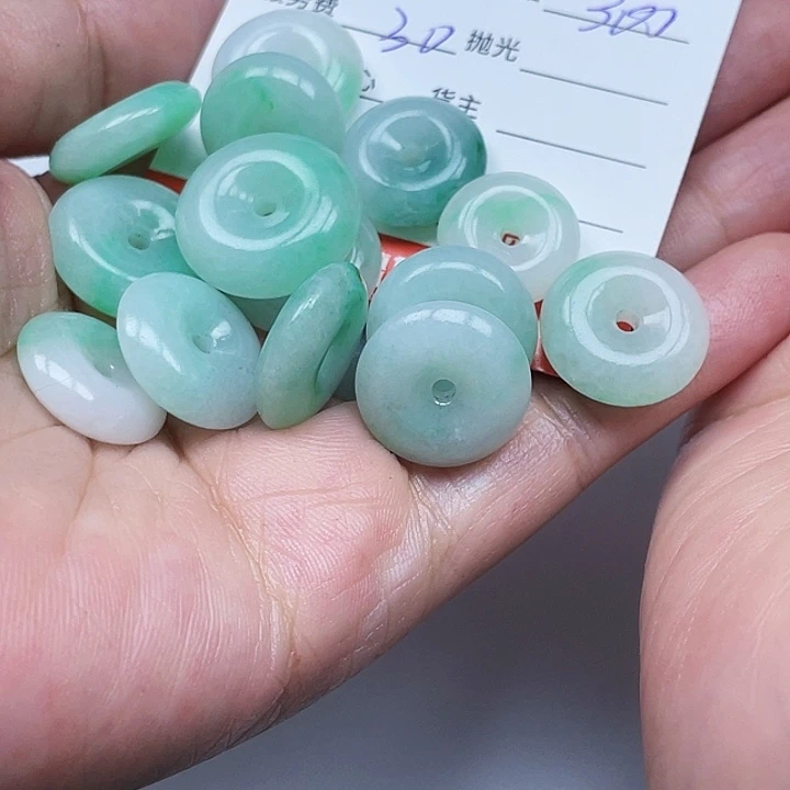 崇***祥定制翡翠未镶嵌翡翠