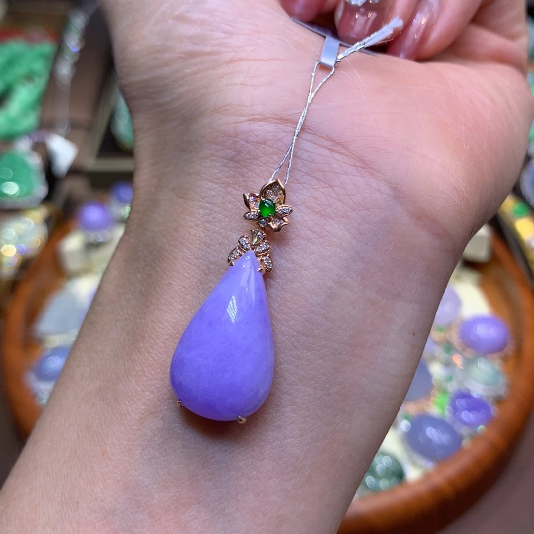 翡翠18K金镶嵌颈饰