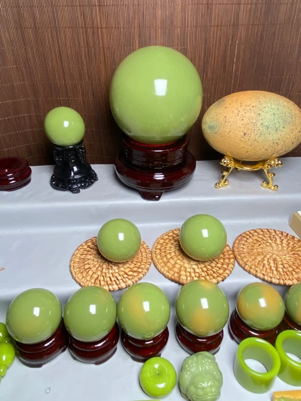 天然原石奇石摆件发光石实心圆形夜光