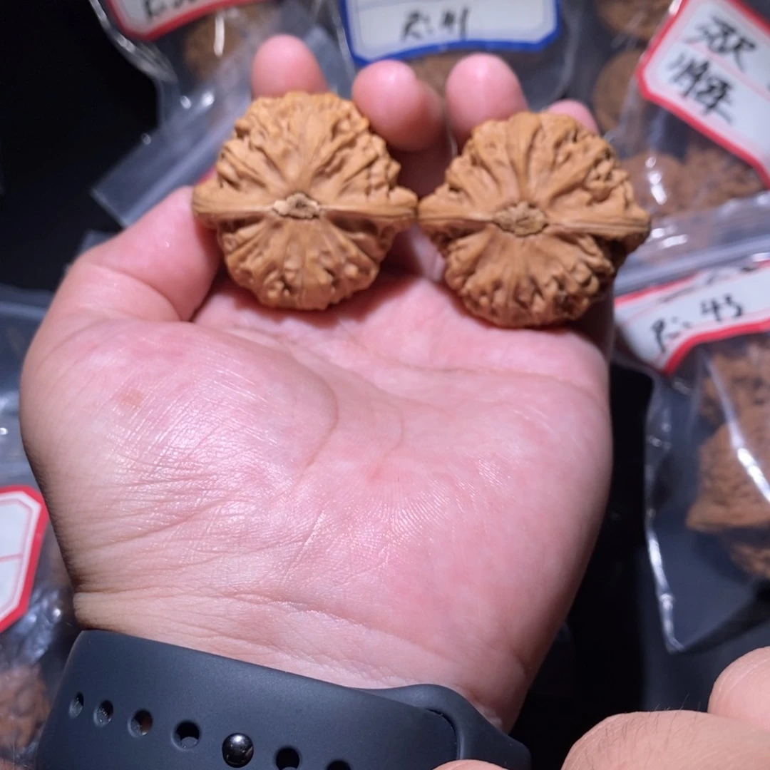 黑***夜文玩核桃吊坠44全品宫灯