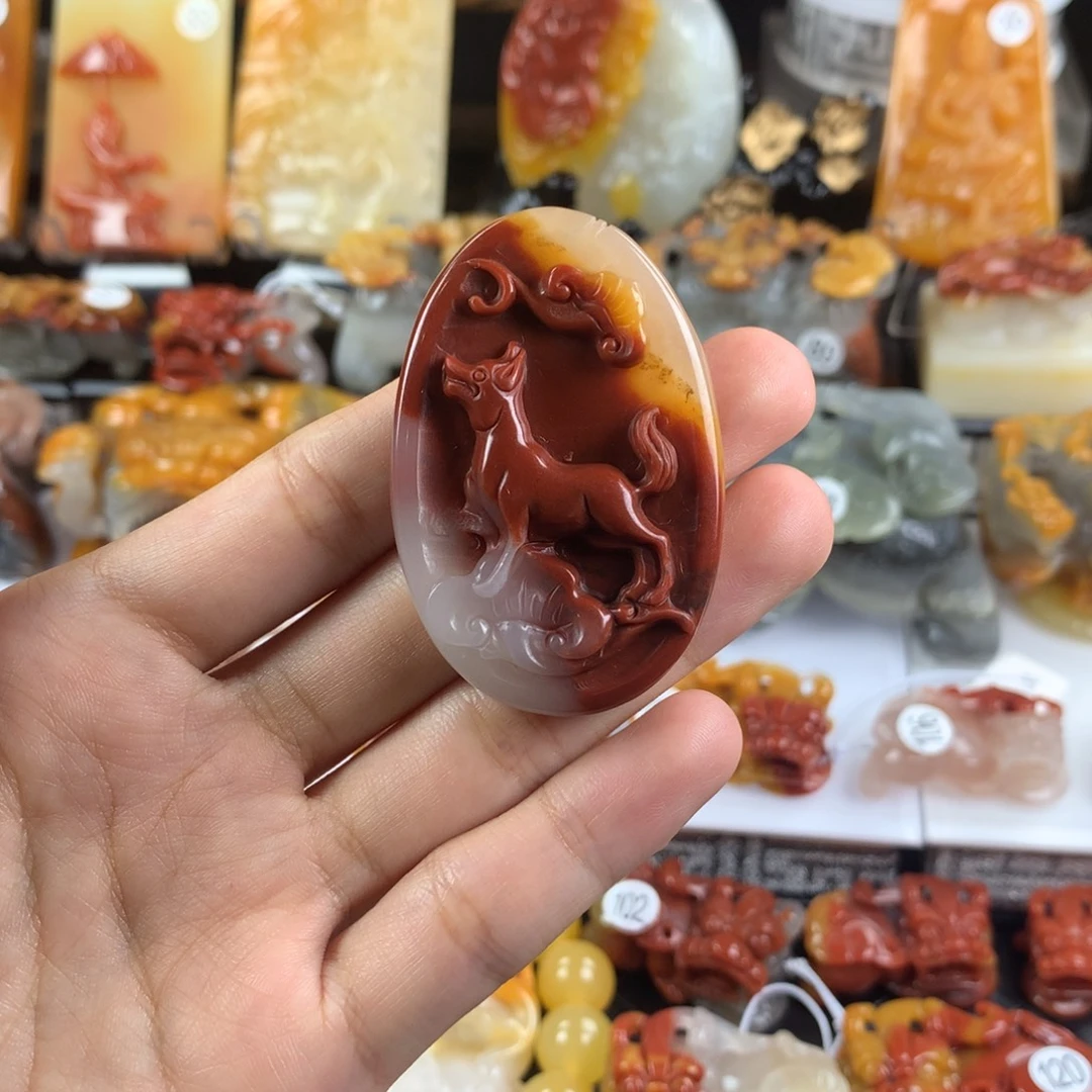 石英质玉（黄龙玉）未镶嵌挂件