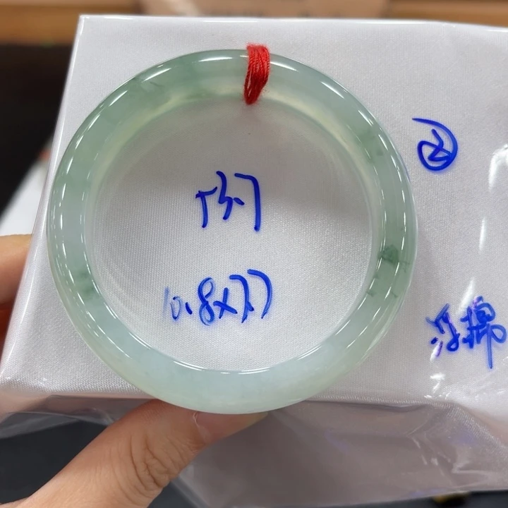 翡翠手镯未镶嵌翡翠