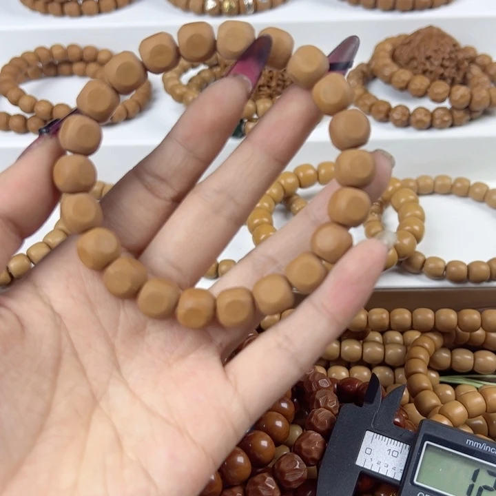 猴头核桃吊坠六方阴白19